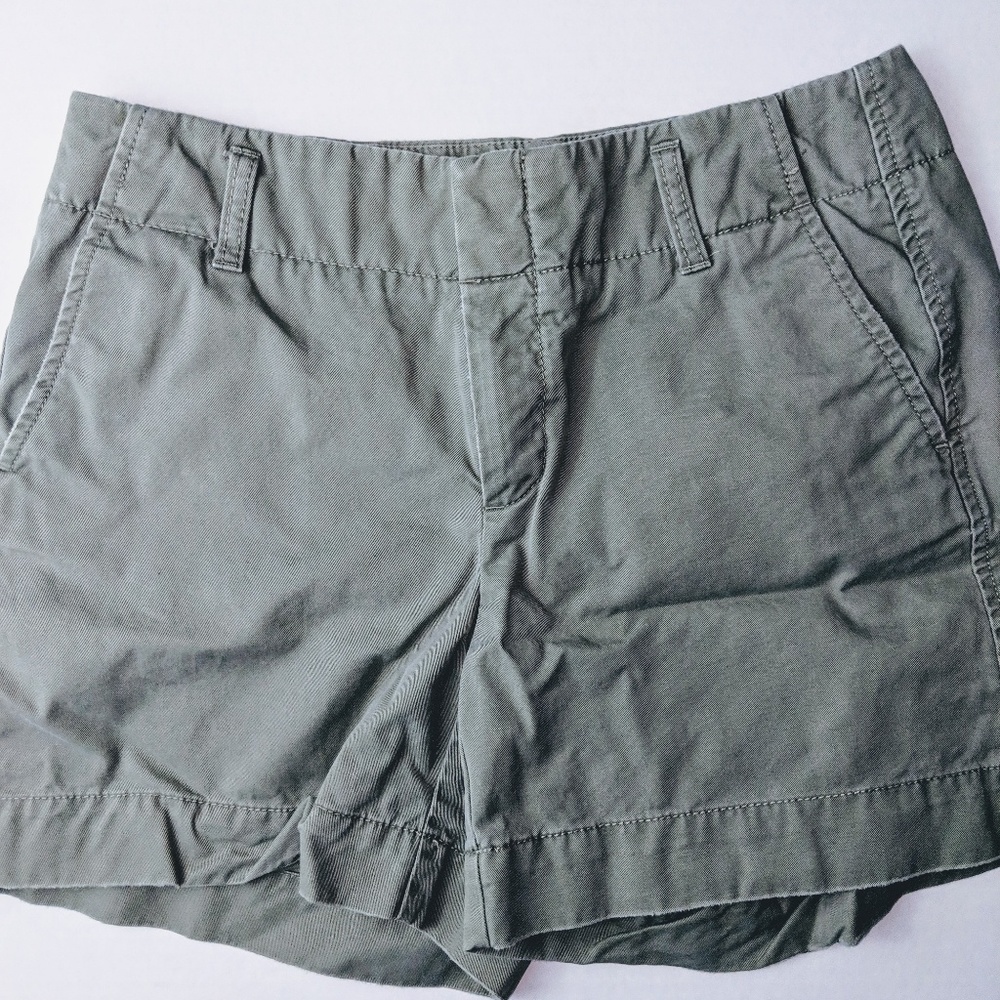 GAP Sage green khaki shorts size 4